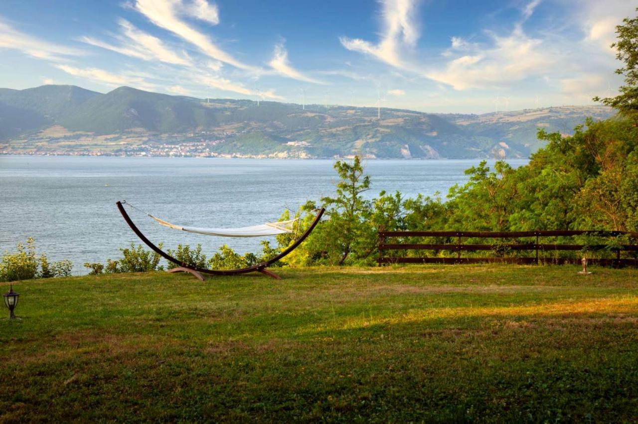 Villa Carobni Breg à Golubac Extérieur photo