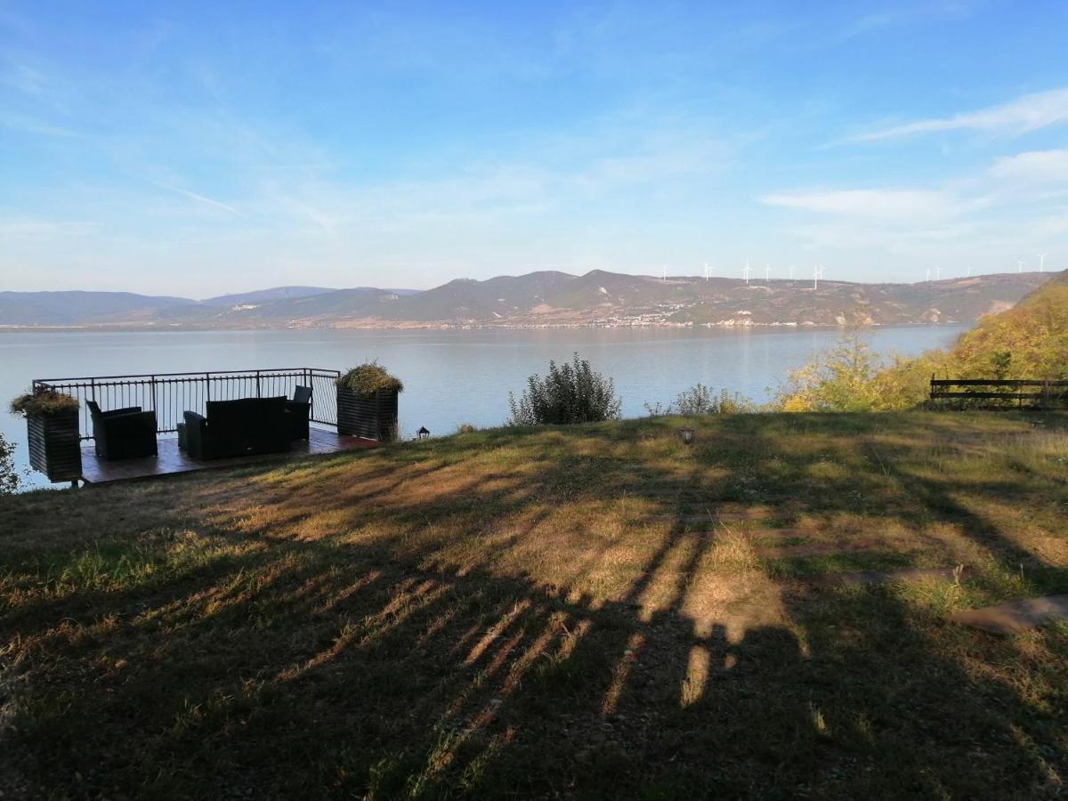 Villa Carobni Breg à Golubac Extérieur photo